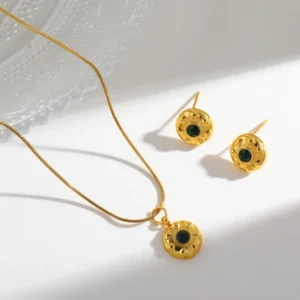 Set de collar y Aretes con Piedra Verde y Acero Inoxidable y Chapado en Oro de 18K