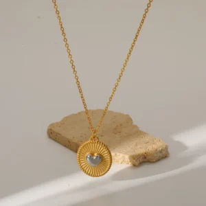 Collar "Sacred Heart" en Acero Inoxidable y Chapado en Oro de 18K