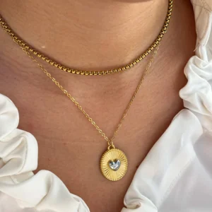 Alternative view of Collar "Sacred Heart" en Acero Inoxidable y Chapado en Oro de 18K