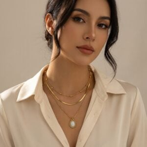 Collar Multicadena "Serena" Con Ágata Blanca (Piedra Natural) en Acero Inoxidable y Chapado en Oro de 18K