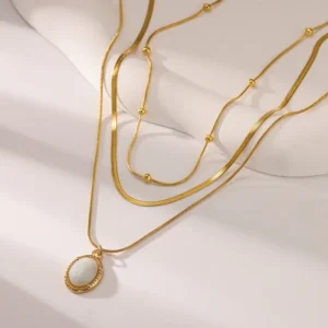 Alternative view of Collar Multicadena "Serena" Con Ágata Blanca (Piedra Natural) en Acero Inoxidable y Chapado en Oro de 18K