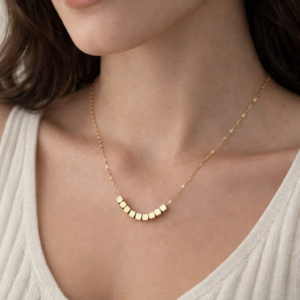 Alternative view of Collar "Cubes" en Acero Inoxidable y Chapado en Oro de 18K