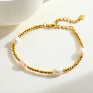 Pulsera "Pods" Light con 4 Perlas Naturales en Acero Inoxidable y Chapado en Oro de 18K