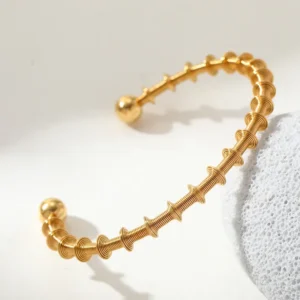 Brazalete "Resorte" en Acero Inoxidable y Chapado en Oro de 18K