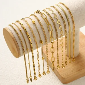 Alternative view of Pulsera "Chain of Hearts" en Acero Inoxidable y Chapado en Oro