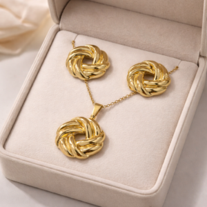 Set de Aretes y Collar "Nest" en Acero Inoxidable y Chapado en Oro