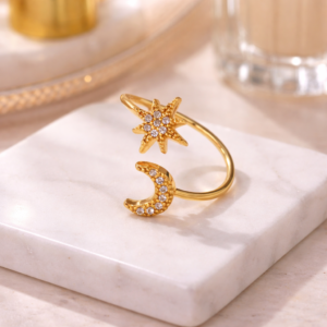 Alternative view of Anillo "Celestia"con Zirconia en Acero Inoxidable y Enchapado en Oro de 18K