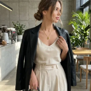 Alternative view of Collar con Inicial "D" Balloon en Acero Inoxidable y Chapado en Oro