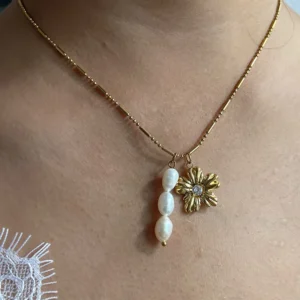 Collar con Perlas Naturales "Delphine" en Acero Inoxidable y Chapado en Oro de 18K
