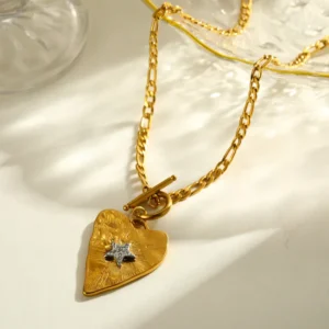 Collar "Star Medallion" con Zirconia en Acero Inoxidable y Chapado en Oro de 18K