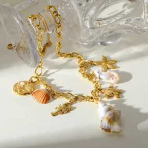 Collar con Charms "Mundo Marino" en Acero Inoxidable y Chapado en Oro de 18K