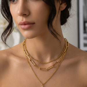 Alternative view of Collar Multicadena "Single Pearl" en Acero Inoxidable y Chapado en Oro de 18K