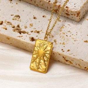 Collar "Solar Star" en Acero Inoxidable y Chapado en Oro de 18K