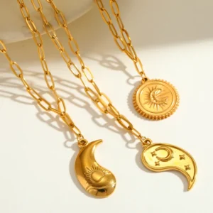 Alternative view of Collar "La Luna" en Acero Inoxidable y Chapado en Oro de 18K