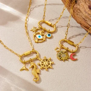Alternative view of Collar "Sea Captain" con Charms en Acero Inoxidable y Chapado en Oro de 18K