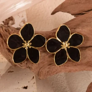 Alternative view of Set de Aretes y Anillo "Balck Bloom" en Acero Inoxidable Dorado