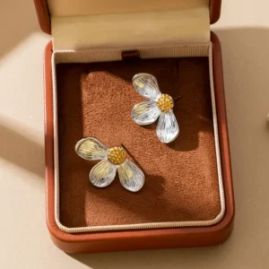 Aretes “Floria” en Acero Inoxidable y Chapado en Oro de 18K