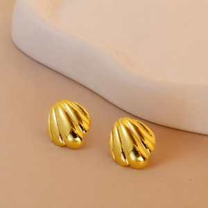 Alternative view of Aretes "Almost Shell" en Acero Inoxidable Dorado