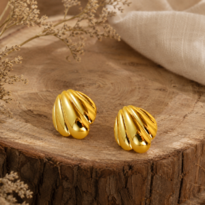 Aretes "Almost Shell" en Acero Inoxidable Dorado