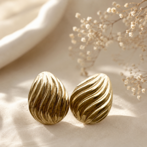 Alternative view of Aretes "Almond" en Acero Inoxidable Dorado