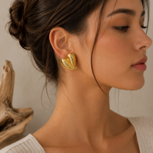 Alternative view of Aretes "Striped Heart" en Acero Inoxidable Dorado