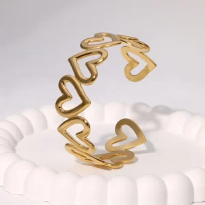 Brazalete "Chain of Hearts" en Acero Inoxidable de Titanio
