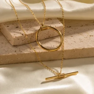 Collar "Trapecio" en Acero Inoxidable y Chapado en Oro de 18K