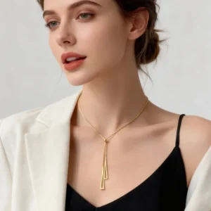 Alternative view of Collar en Acero Inoxidable y Chapado en Oro de 18K