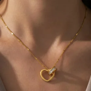 Collar “Treasure Heart” con Zirconia en Acero Inoxidable y Chapado en Oro de 18K