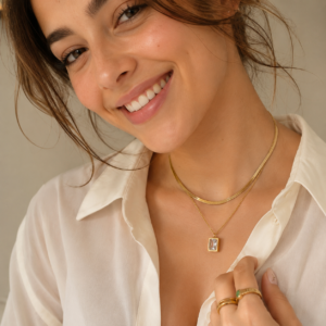 Alternative view of Collar de Cadena Doble"Countess" en Acero Inoxidable y Chapado en Oro de 18K