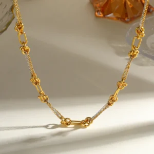 Collar Mix Metals "Parisienne" en Acero Inoxidable y Chapado en Oro de 18K