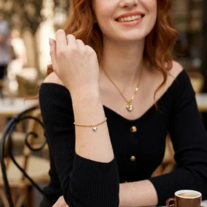 Alternative view of Pulsera "Mini Heart" en Acero Inoxidable y Chapado en Oro de 18K