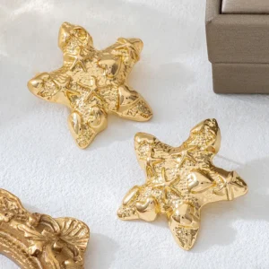 Aretes "Loving Star" en Acero Inoxidable y Chapado en Oro de 18K