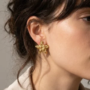 Alternative view of Aretes "Loving Star" en Acero Inoxidable y Chapado en Oro de 18K