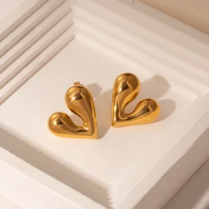Aretes "AMOR"en Acero Inoxidable y Chapado en Oro de 18K