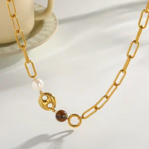 Collar "Button" con Ojo de Tigre (piedra Natural) en Acero Inoxidable y Chapado en Oro de 18K