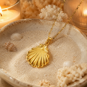 Collar "Sea Shell" en Acero Inoxidable y Chapado en Oro de 18K