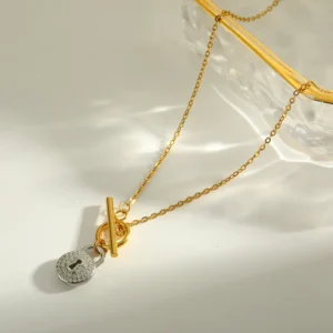 Collar "Diamond Lock" con Rhinestones en Acero Inoxidable y Chapado en Oro de 18K