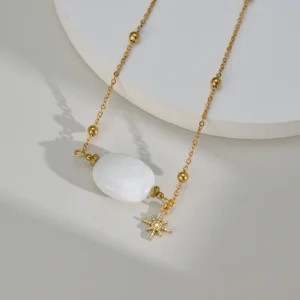 Alternative view of Collar “Mila” con Piedra Natural en Acero Inoxidable Dorado