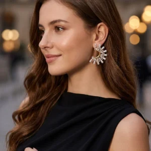 Alternative view of Aretes Statement “Moon Shine” en Acero Inoxidable Dorado