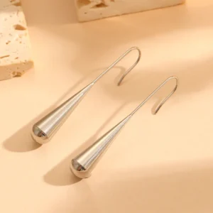 Alternative view of Aretes “Pendulum” en Acero Inoxidable y Chapados en Oro de 18K