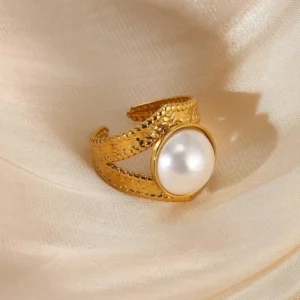 Anillo “Escudo” en Acero Inoxidable y Chapado en Oro de 18K