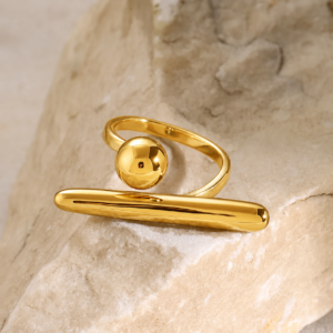 Alternative view of Anillo “Corallia” en Acero Inoxidable y Chapado en Oro