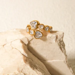 Anillo “Astral” con Zirconias en Acero Inoxidable y Chapado en Oro de 18K
