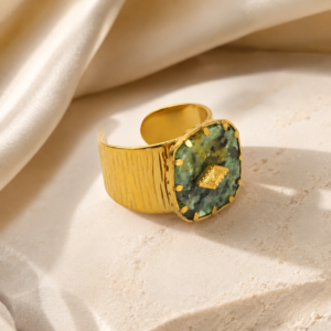 Anillo “Nara” con Piedra Naturale en Acero Inoxidable y chapado en Oro