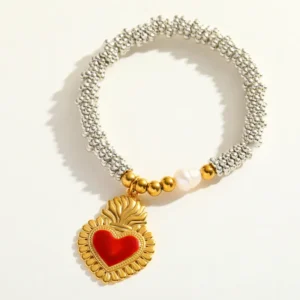 Pulsera “Eira” Dijes en Acero Inoxidable con Perla Natural y Chapada en Oro de 18K