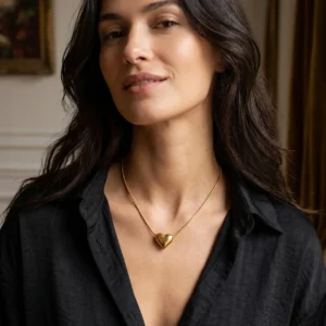 Collar “Full Heart” en Acero Inoxidable de Titanio