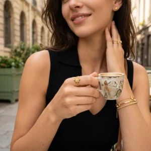 Alternative view of Anillo “Northern Star” en Acero Inoxidable y Chapado en Oro de 18K