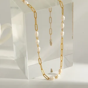 Alternative view of Collar “Nayae”con Perlas Naturales en Acero Inoxidable y Chapado en Oro de 18K