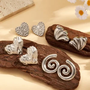 Alternative view of Aretes “Swirl” en Color Plata de Acero Inoxidable